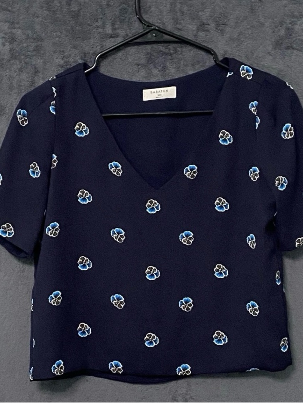 Aritizia Babaton Randy Blouse Womens XXS Blue V-Neck Cropped Short Sleeve Top